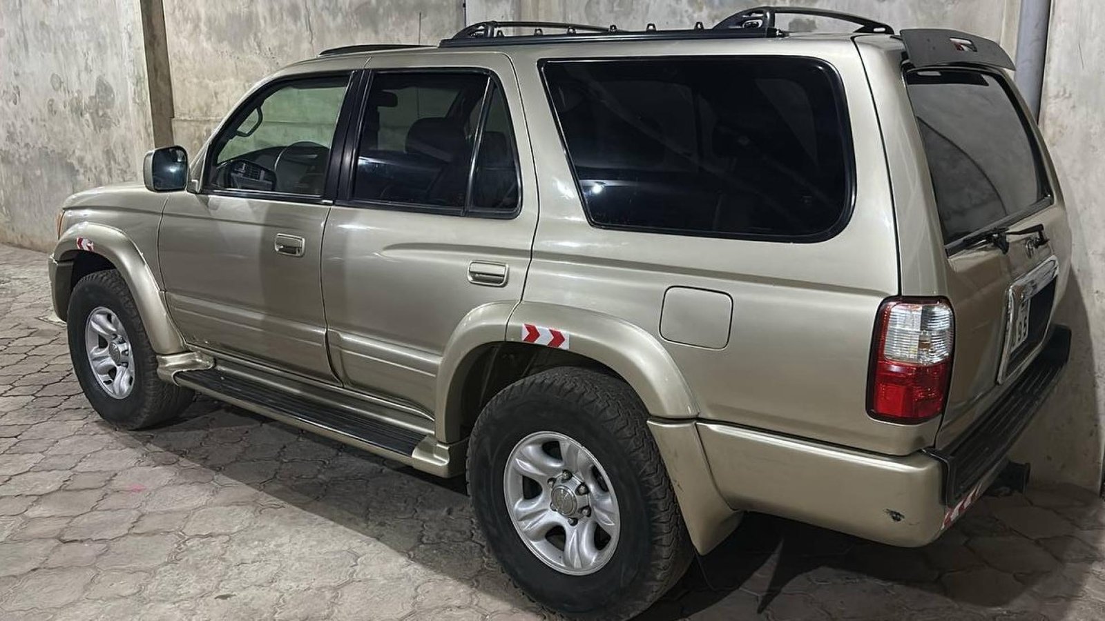 4RUNNER BN 9095 RB (location au nord du Bénin)