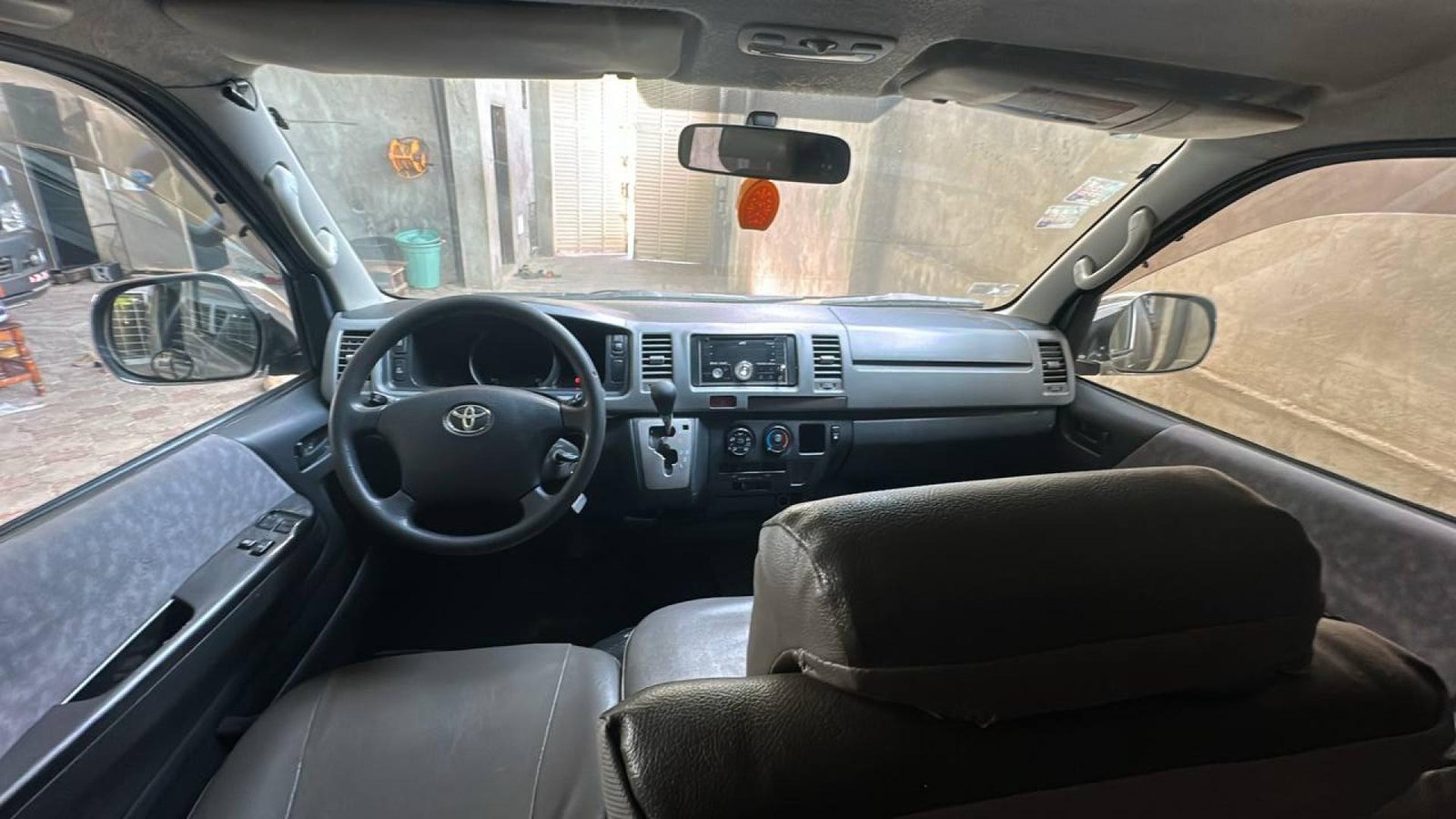 MINI BUS BZ 0188 RB (location au sud du Bénin)