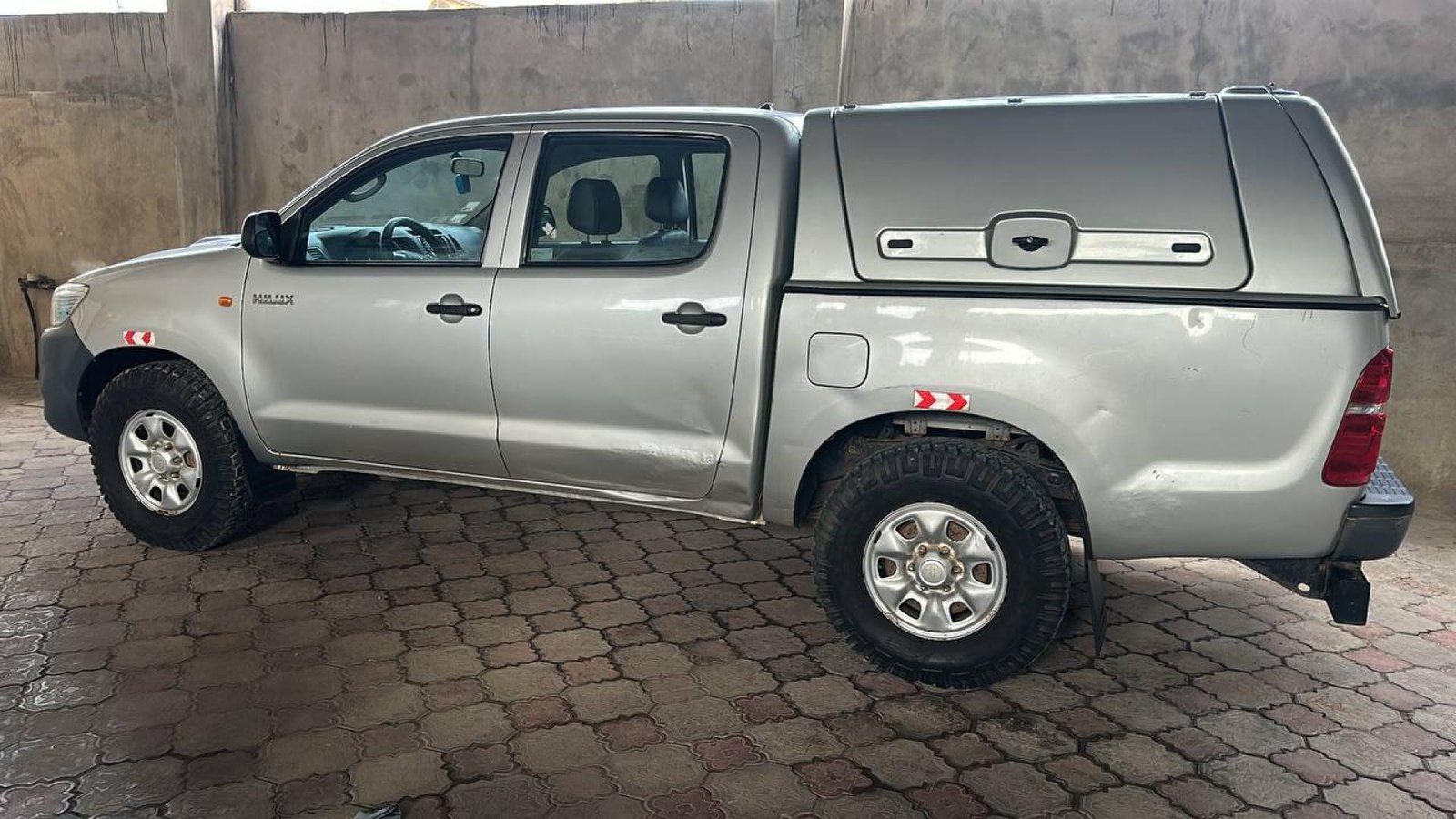 PICK-UP BY 7449 RB HILLUX (location au sud du Bénin)