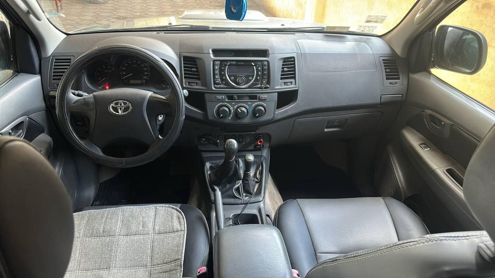 PICK-UP BY 7449 RB HILLUX (location au sud du Bénin)