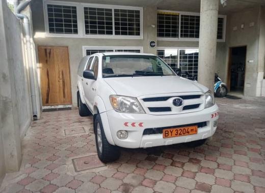 PICK-UP BY 3204 RB HILLUX (location au nord du Bénin)