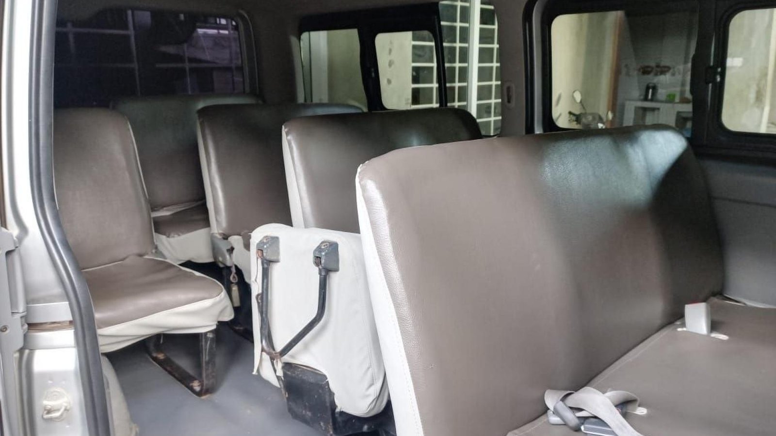 MINI BUS BZ 0188 RB (location au sud du Bénin)